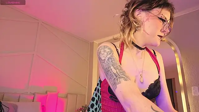 Snapshot of Rossiee_huntt chatting on 30, 4, 2026 Rossiee huntt online show from 30, 4, 2026