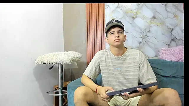 LOVE GUYS1 online show from 2, 7, 2026