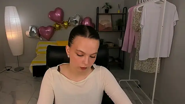 Snapshot of Miriam_Foshib chatting on 2, 5, 2026 Miriam Foshib online show from 2, 5, 2026