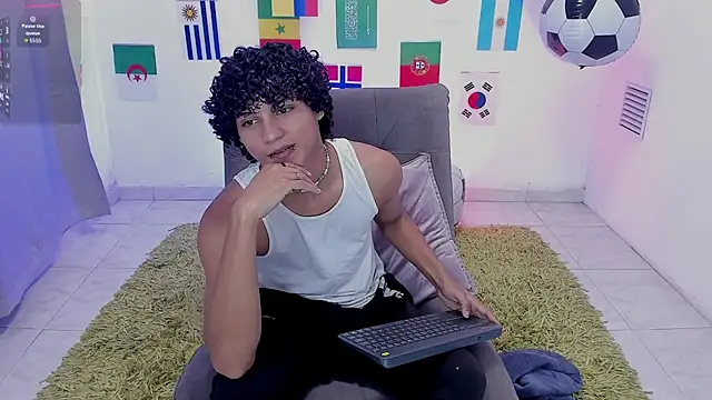 Snapshot of hades_derox_ chatting on 3, 7, 2026 hades derox online show from 3, 7, 2026