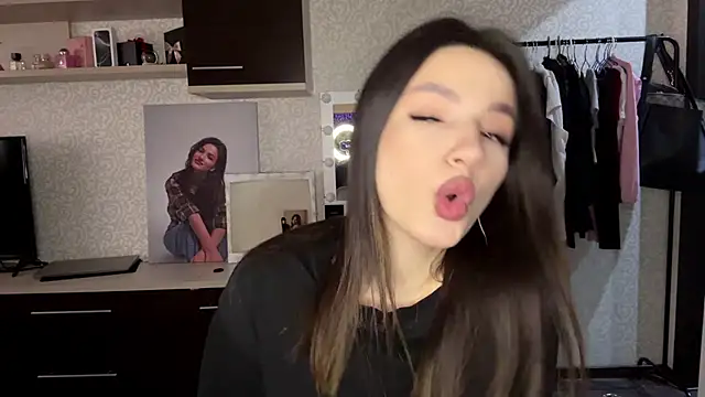 Snapshot of FlorSmalling chatting on 29, 4, 2026 FlorSmalling online show from 29, 4, 2026