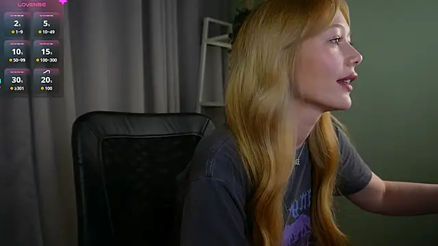 Snapshot of _Mila_Luna_ chatting on 2, 5, 2026 Mila Luna online show from 2, 5, 2026
