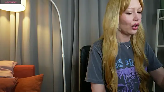 Snapshot of _Mila_Luna_ chatting on 18, 5, 2026 Mila Luna online show from 18, 5, 2026