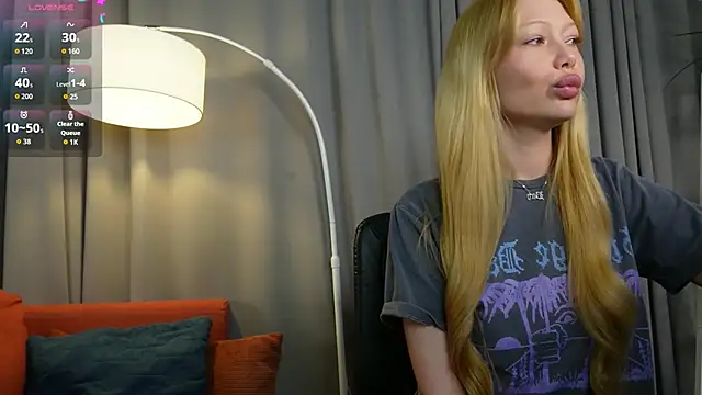 Snapshot of _Mila_Luna_ chatting on 29, 5, 2026 Mila Luna online show from 29, 5, 2026
