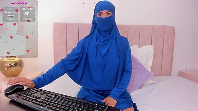 Snapshot of DinaNoor chatting on 5, 5, 2026 DinaNoor online show from 5, 5, 2026