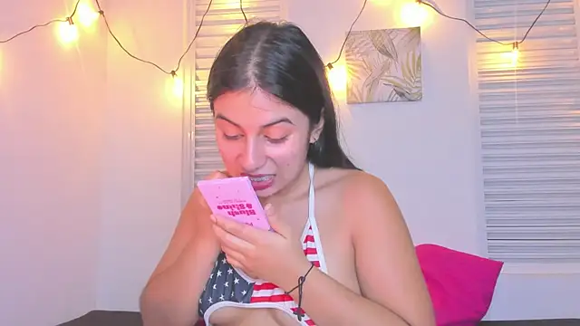 Snapshot of VictoriaaLopez chatting on 4, 7, 2026 VictoriaaLopez online show from 4, 7, 2026