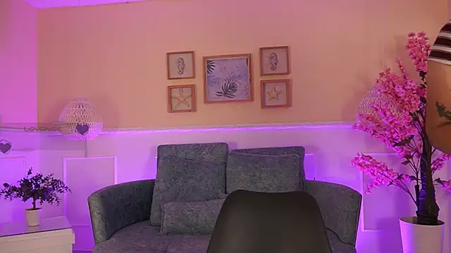 VioletJoness  online show from 2, 6, 2026