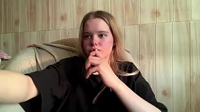Snapshot of Malinwitch chatting on 15, 6, 2026 Malinwitch online show from 15, 6, 2026