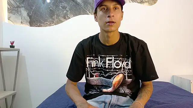 Snapshot of cameronsilverman chatting on 9, 6, 2026 cameronsilverman online show from 9, 6, 2026
