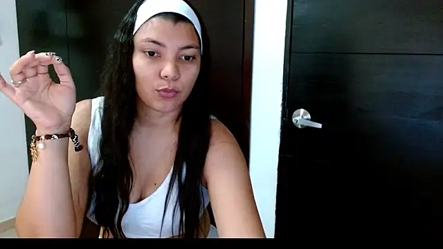 Snapshot of KarlaLoving chatting on 6, 6, 2026 KarlaLoving online show from 6, 6, 2026