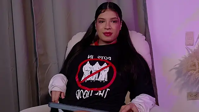 TheBrunettequeen  online show from 9, 5, 2026