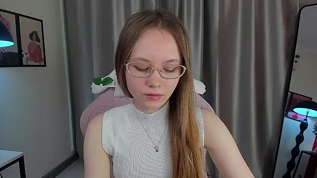 Snapshot of FloraLarsson chatting on 15, 5, 2026 FloraLarsson online show from 15, 5, 2026