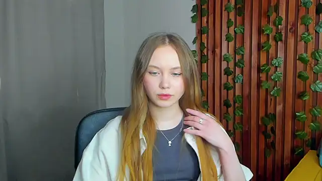 Snapshot of FloraLarsson chatting on 27, 5, 2026 FloraLarsson online show from 27, 5, 2026