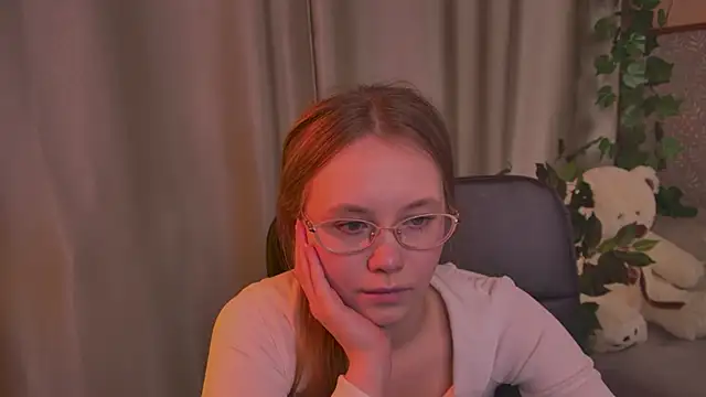 Snapshot of FloraLarsson chatting on 5, 6, 2026 FloraLarsson online show from 5, 6, 2026