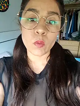 Snapshot of charloteone chatting on 29, 4, 2026 charloteone online show from 29, 4, 2026