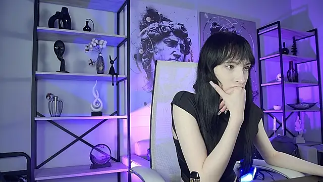 SeraphineSparda online show from 12, 6, 2026