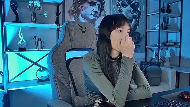 SeraphineSparda online show from 26, 6, 2026