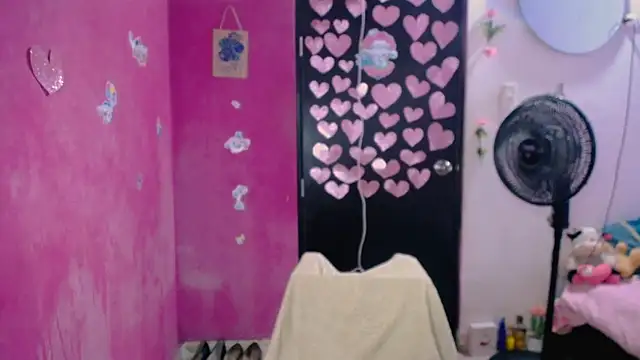 Snapshot of Kiara_tits chatting on 23, 7, 2026 Kiara tits online show from 23, 7, 2026