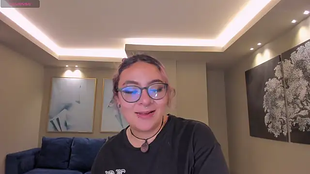 Snapshot of LoiseHarper chatting on 10, 5, 2026 LoiseHarper online show from 10, 5, 2026