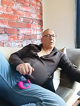 Snapshot of Soloyan chatting on 12, 3, 2026 Soloyan online show from 12, 3, 2026