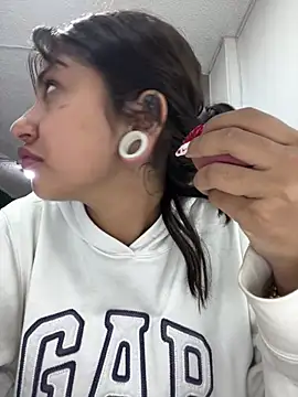 Snapshot of Noa_lau chatting on 4, 8, 2026 Noa lau online show from 4, 8, 2026
