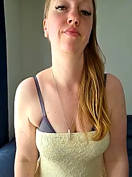 Snapshot of SweetGermanAlina chatting on 1, 5, 2026 SweetGermanAlina online show from 1, 5, 2026