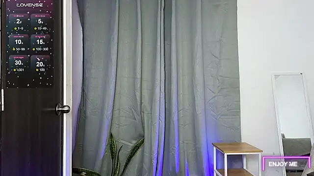 Snapshot of megangil_ chatting on 28, 5, 2026 megangil online show from 28, 5, 2026
