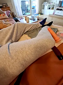Midnight Feet online show from 13, 5, 2026