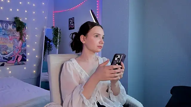 Snapshot of Elvienne chatting on 6, 6, 2026 Elvienne online show from 6, 6, 2026
