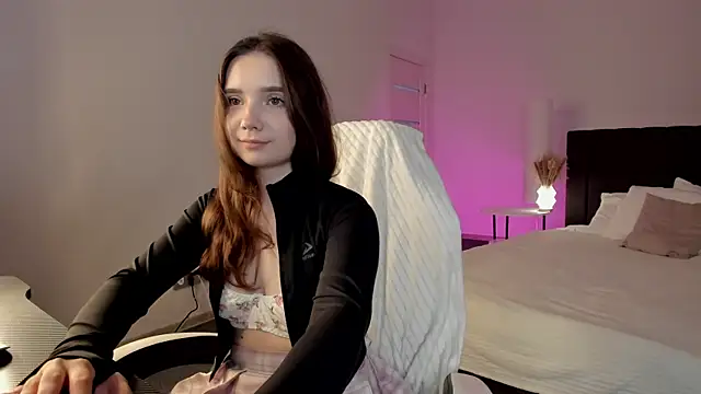 Snapshot of Elvienne chatting on 10, 6, 2026 Elvienne online show from 10, 6, 2026