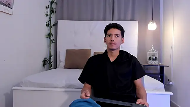 Snapshot of Alejo-and-Thiago chatting on 18, 7, 2026 Alejo-and-Thiago online show from 18, 7, 2026