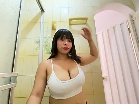 Snapshot of luna_silk_ chatting on 18, 6, 2026 luna silk online show from 18, 6, 2026