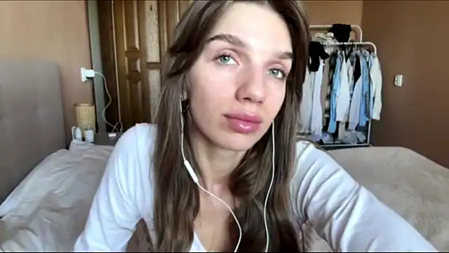 Snapshot of TrishIsaac chatting on 28, 5, 2026 TrishIsaac online show from 28, 5, 2026