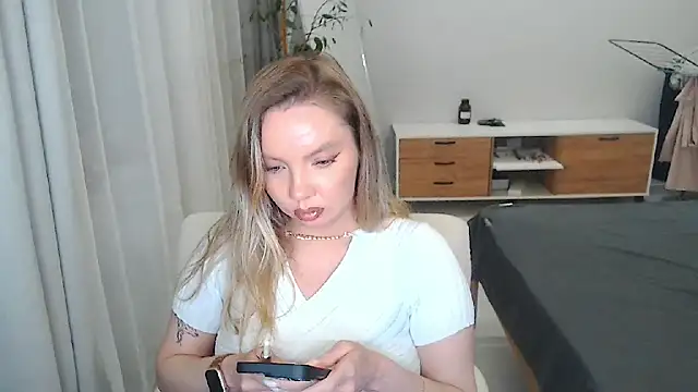 PolinaXXXXXJones online show from 7, 5, 2026