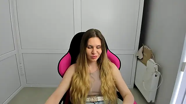 Snapshot of Aleksia_sweett chatting on 4, 5, 2026 Aleksia sweett online show from 4, 5, 2026