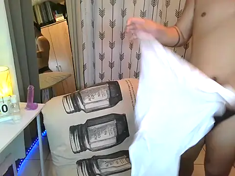 Snapshot of Ashtonfuckingboi chatting on 12, 5, 2026 Ashtonfuckingboi online show from 12, 5, 2026