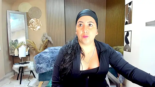 Snapshot of BBWLuxuryMuse chatting on 2, 6, 2026 BBWLuxuryMuse online show from 2, 6, 2026