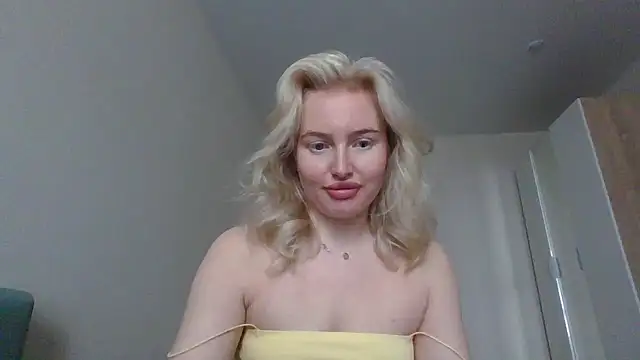 Snapshot of blond_canary chatting on 3, 5, 2026 blond canary online show from 3, 5, 2026