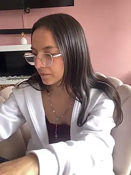 Snapshot of LucyPink_ chatting on 5, 5, 2026 LucyPink online show from 5, 5, 2026
