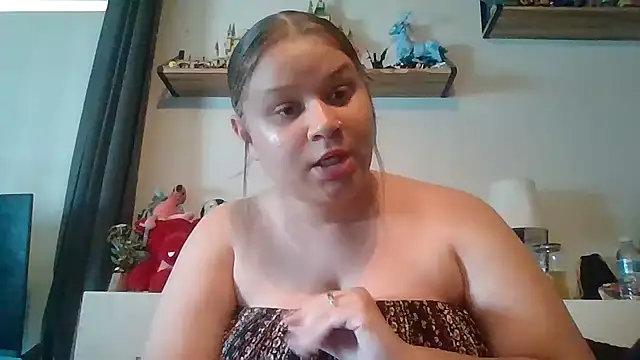 Snapshot of prettybabygurl04 chatting on 4, 5, 2026 prettybabygurl04 online show from 4, 5, 2026