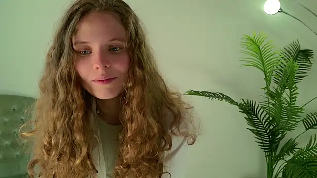 Snapshot of Mila_Stain chatting on 3, 5, 2026 Mila Stain online show from 3, 5, 2026