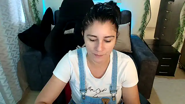 LUCYMILF SEXY online show from 7, 6, 2026