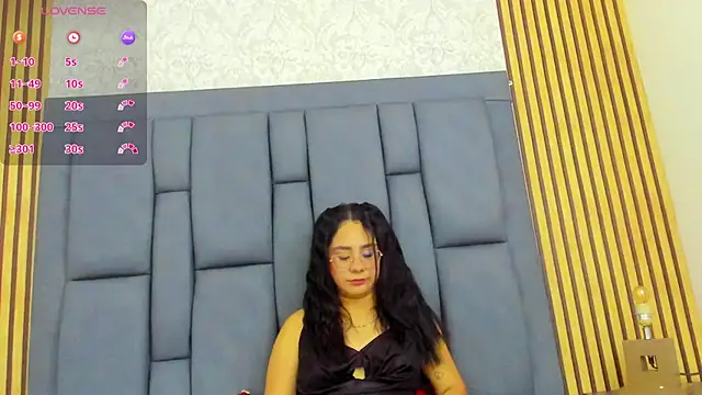 Snapshot of anne_adeline chatting on 5, 5, 2026 anne adeline online show from 5, 5, 2026