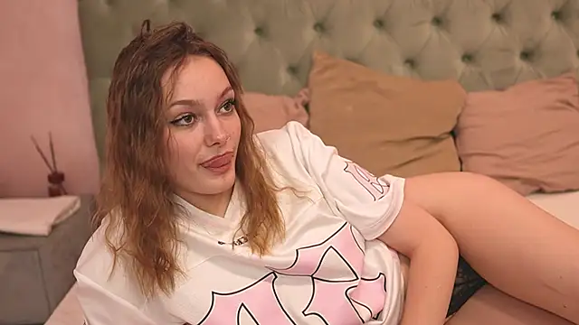 Snapshot of LeilaBie chatting on 21, 7, 2026 LeilaBie online show from 21, 7, 2026