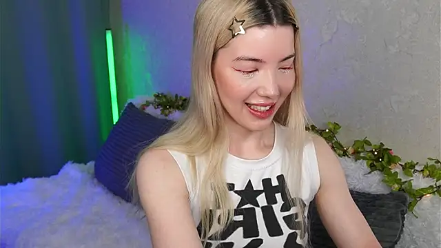Snapshot of LindaThackerr chatting on 15, 5, 2026 LindaThackerr online show from 15, 5, 2026