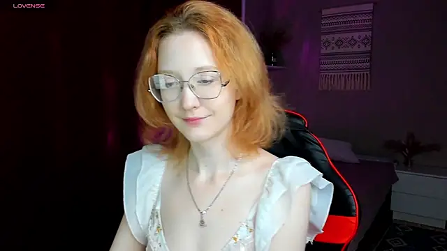 Snapshot of LunaTerry chatting on 10, 6, 2026 LunaTerry online show from 10, 6, 2026