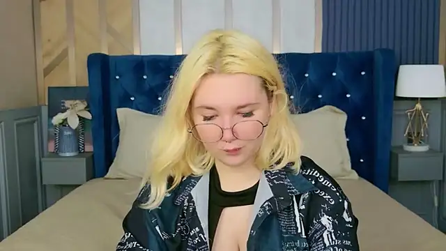 Snapshot of Cassey_Well chatting on 22, 5, 2026 Cassey Well online show from 22, 5, 2026