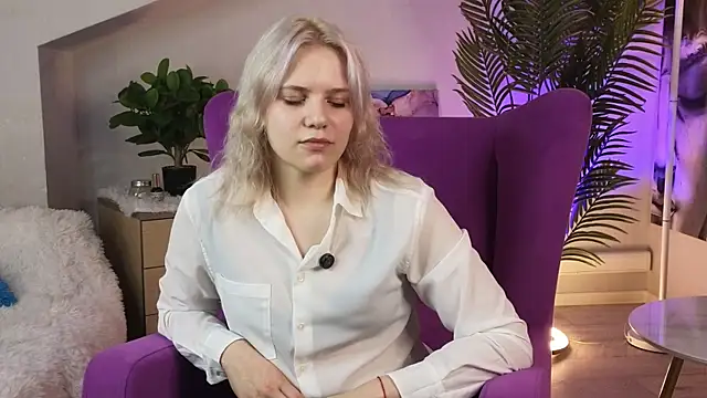 Snapshot of JenGinanni chatting on 6, 5, 2026 JenGinanni online show from 6, 5, 2026