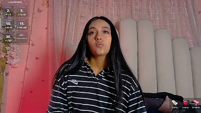 Snapshot of Hollyyqueen_ chatting on 11, 5, 2026 Hollyyqueen online show from 11, 5, 2026
