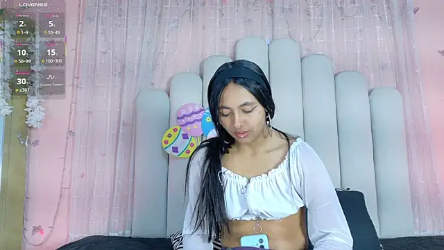 Snapshot of Hollyyqueen_ chatting on 10, 6, 2026 Hollyyqueen online show from 10, 6, 2026